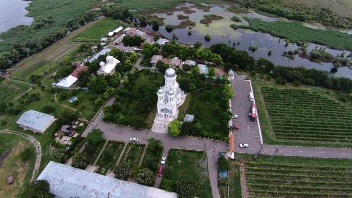 vedere-de-sus-triunghiul-manastirilor-tulcea_47847000