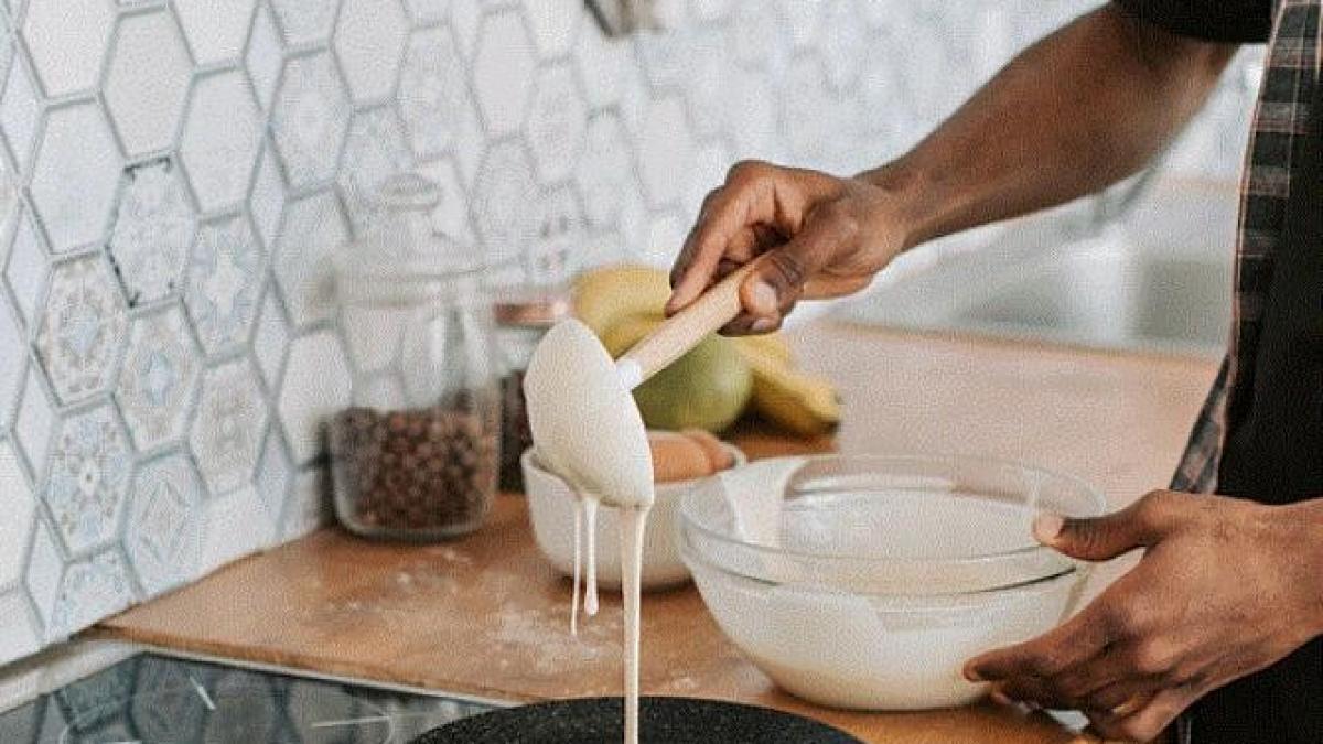 clatite-pufoase-cu-drojdie---o-reteta-simpla-de-care-te-vei-indragosti_11402300