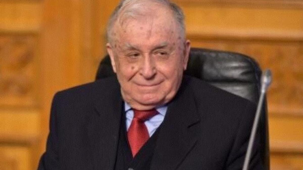 ion-iliescu-ar-putea-ramane-fara-certificatul-de-revolutionar--guvernul-a-cerut-in-instanta-retragerea-titlului_06197200