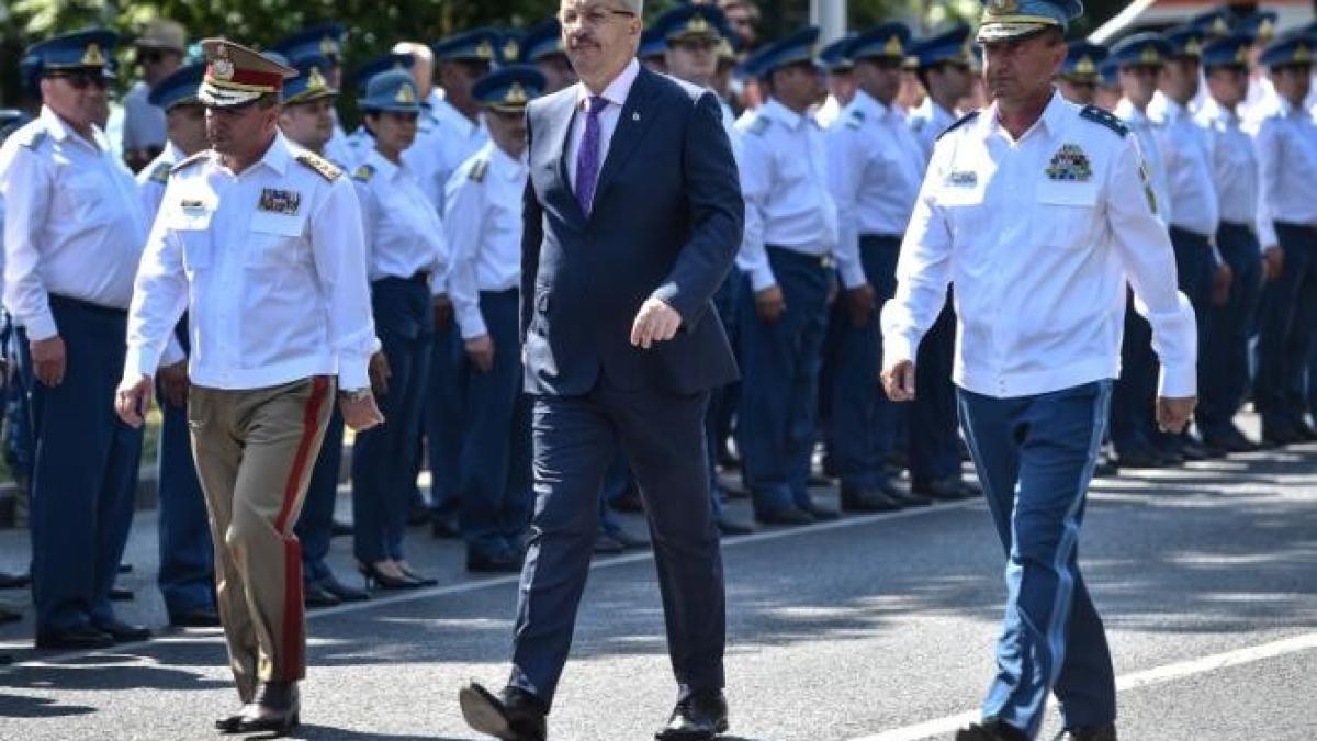 dincu-tineri-militari-festivitate-_15730454_46743300