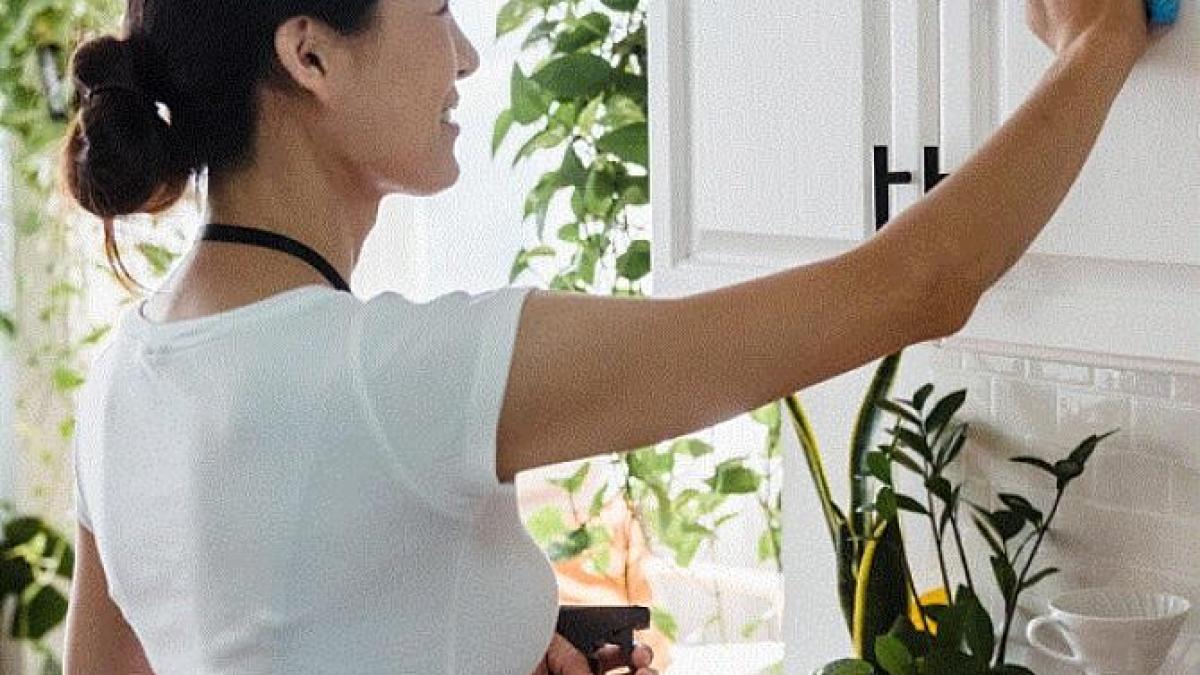 scapa-de-grasimea-din-bucatarie-in-5-minute---doua-trucuri-eficiente--care-sunt-pe-placul-gospodinelor_46489800