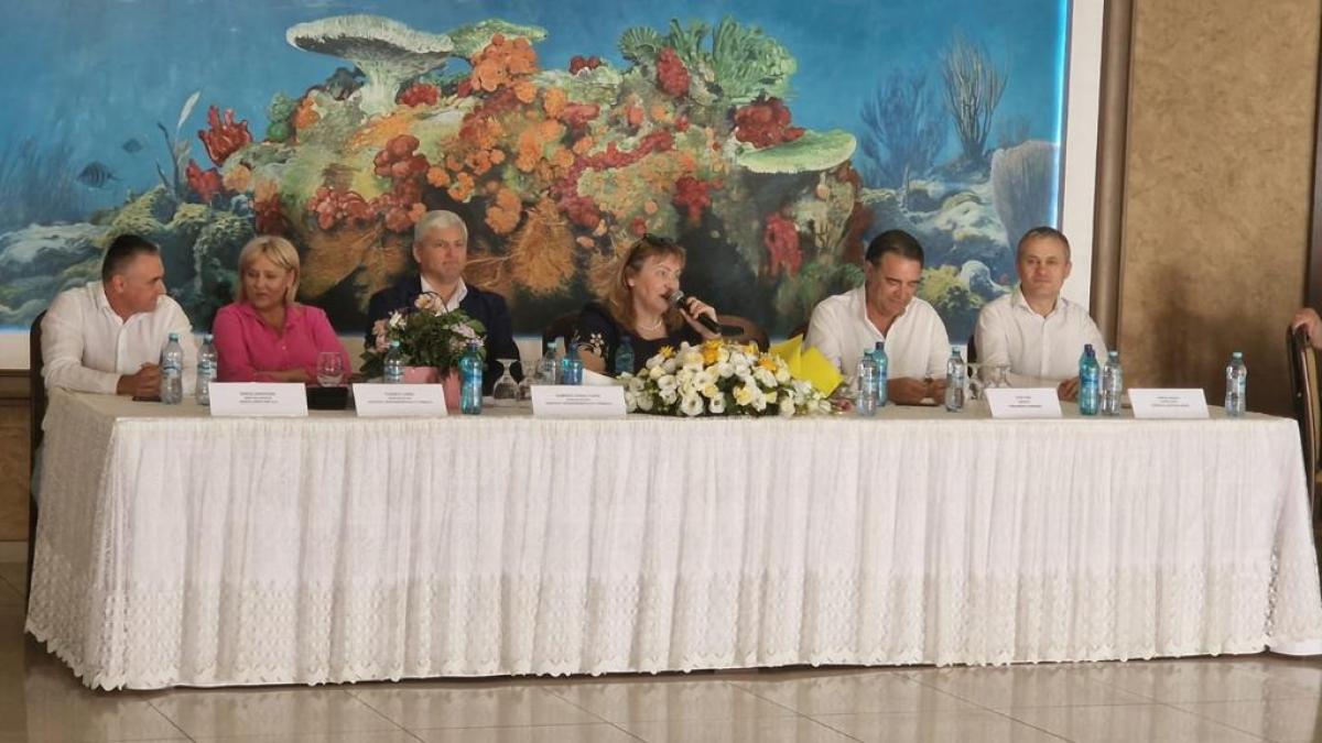 seminar-despre-oportunitatile-de-finantare-pentru-imm-uri--organizat-de-organizatia-femeilor-liberale-din-bihor-1_96807400