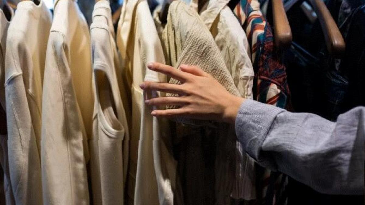 indeparteaza--rapid--petele-de-transpiratie-de-pe-haine---patru-moduri-eficiente--verificate-de-gospodine_69805400