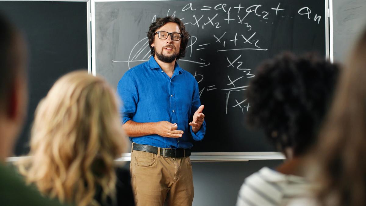 profesor-universitar_28439900