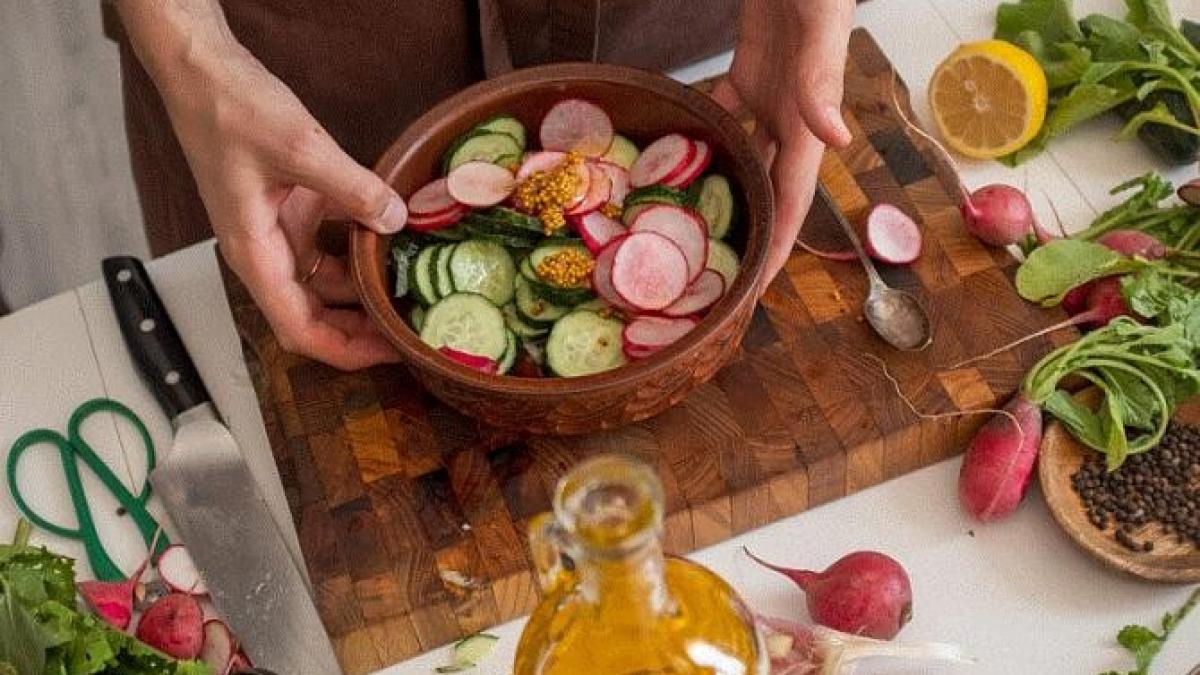 salata-de-legume--gata-in-5-minute---foarte-gustoasa-si-sanatoasa_57924900