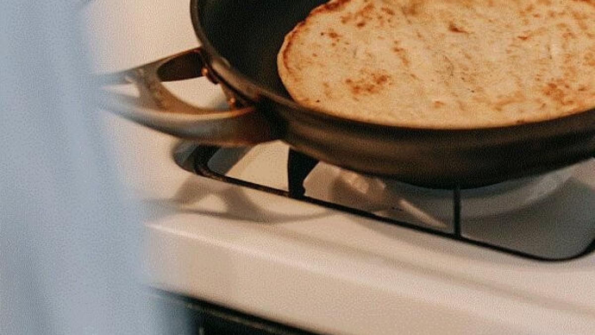 tortilla-cu-branza-si-piept-de-pui----un-mic-dejun-delicios-si-consistent--gata-in-sapte-minute_38834900