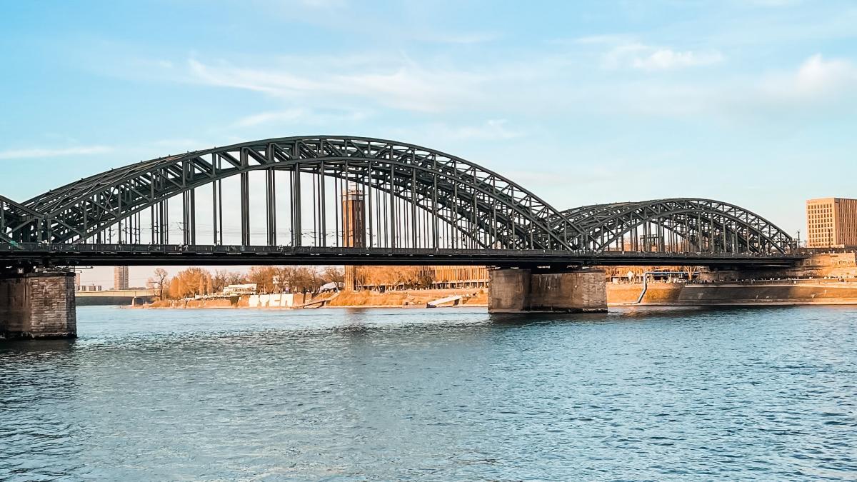 navigatprc-ccprc-a7ia-pe-rin-este-pe-punctul-de-a-se-iprc-ccprc-82nchide-din-cauza-nivelului-redus-al-apelor_42726800