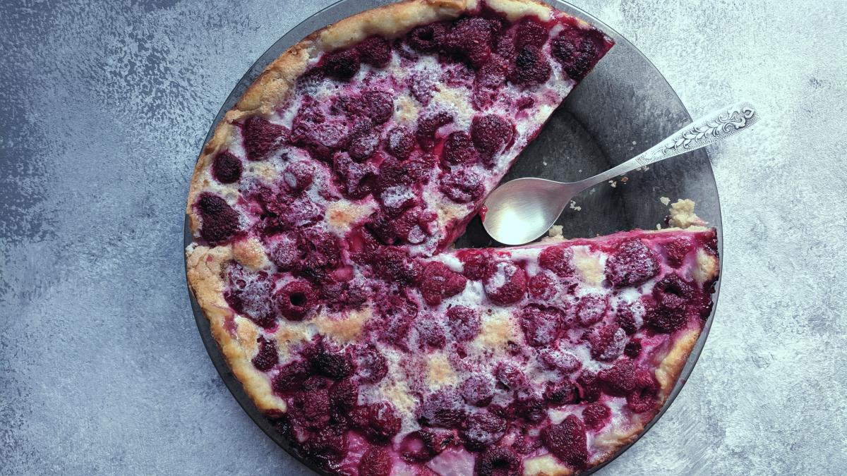 clafoutis-cu-zmeura--reteta-perfecta-pentru-zilele-fierbinti-de-vara_75842000