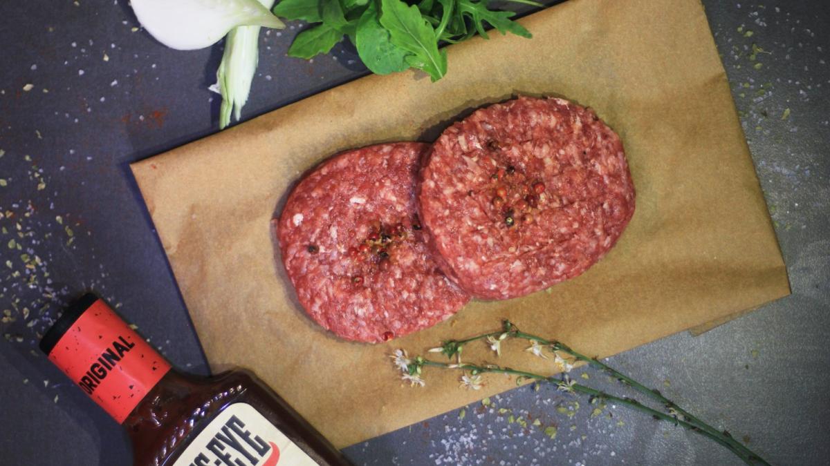 a-fotografiat-o-felie-de-salam-si-a-zis-ca-e-o-planeta_34030700