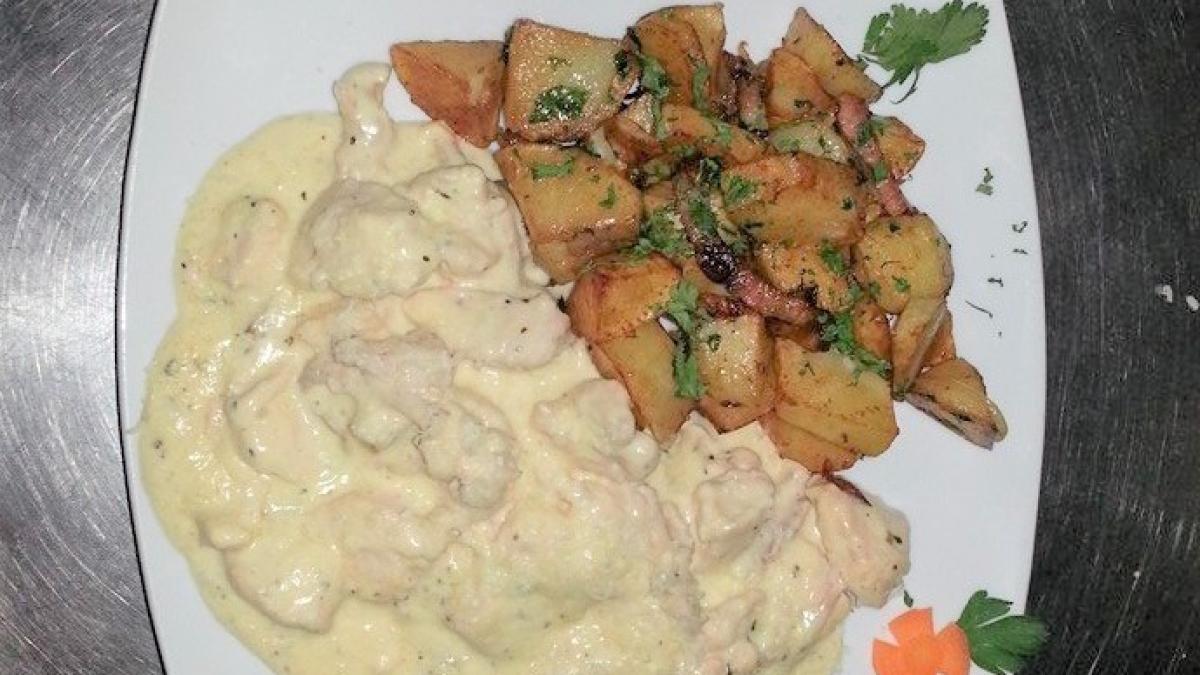 pui-carbonara-cu-smantana-si-bacon--delicios-si-usor-de-prepara_23548200