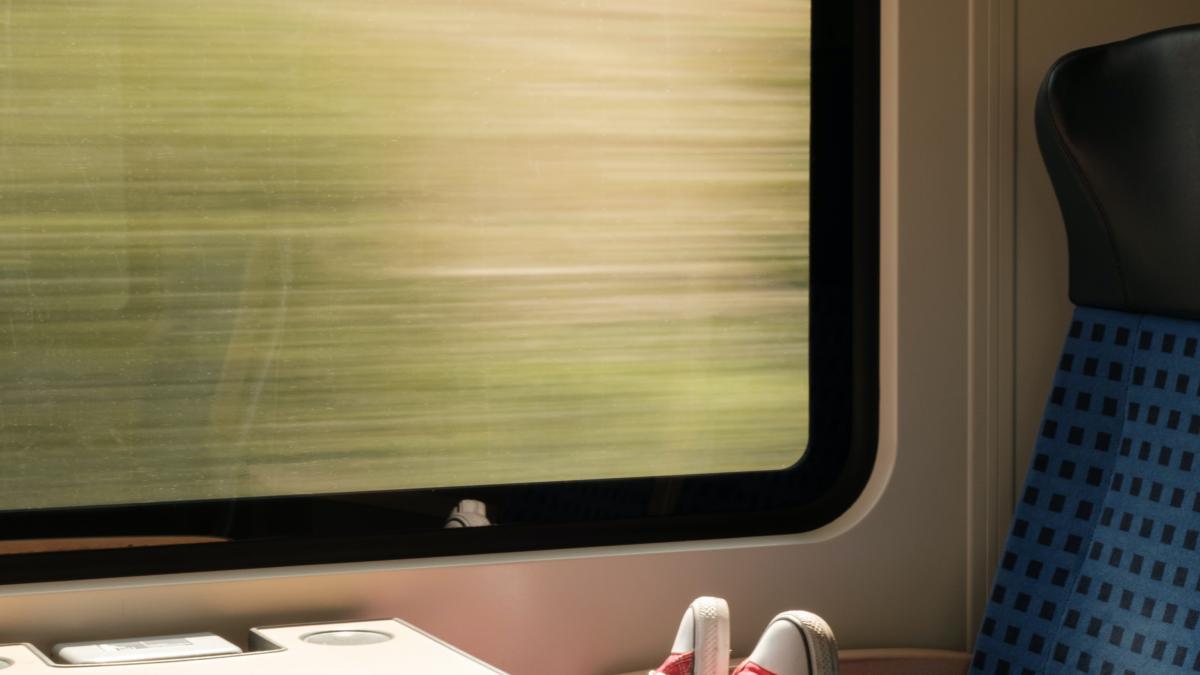 student-cu-trenul_40506900