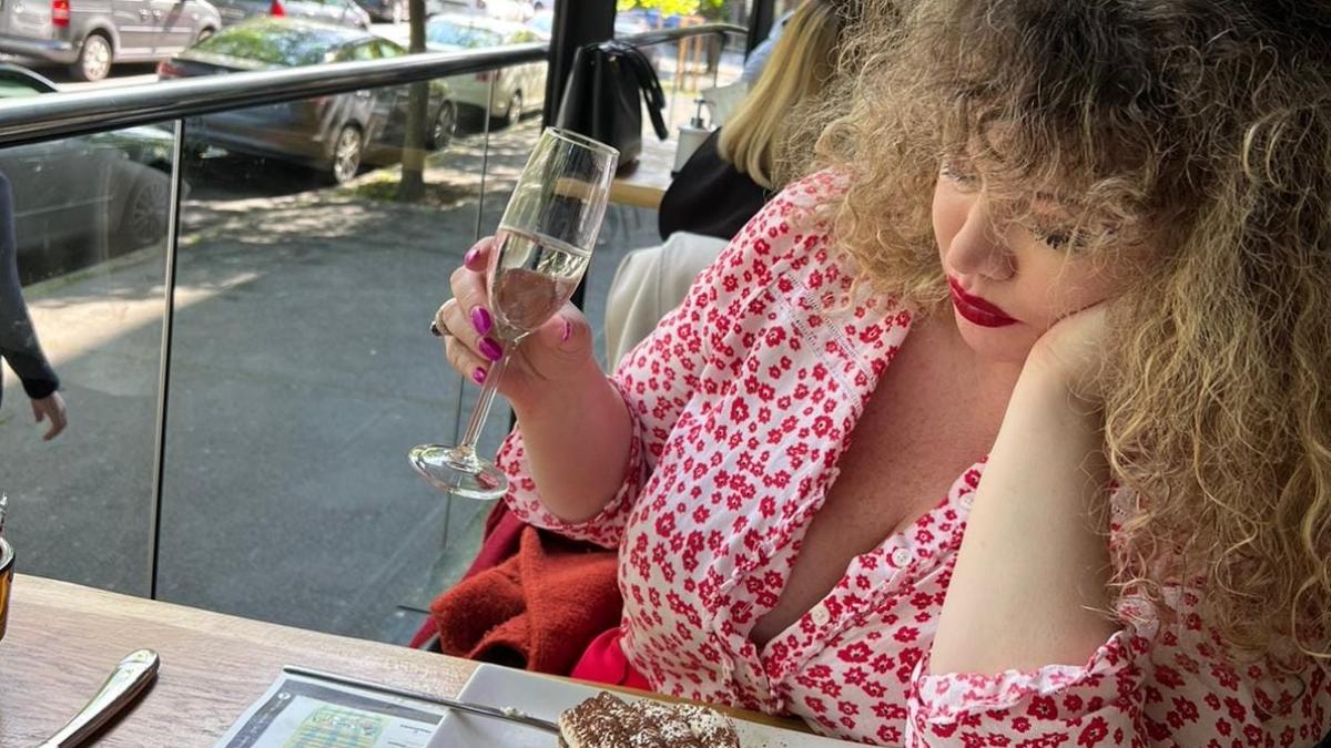 oana-lis-si-a-bagat-verigheta-la-amanet-ca-o-femeie-pe-interes-ce-sunt_38193400