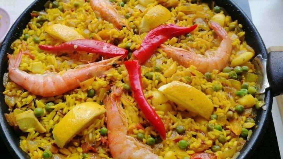 cea-mai-delicioasa-cina---orez-cu-fructe-de-mare-si-lapte-de-cocos_72249700