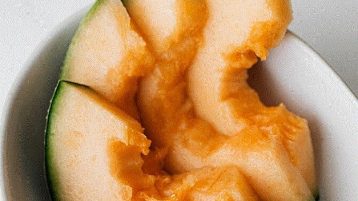 inghetata-parfumata-din-pepene-galben--excelenta-in-zilele-toride-de-vara_12681600