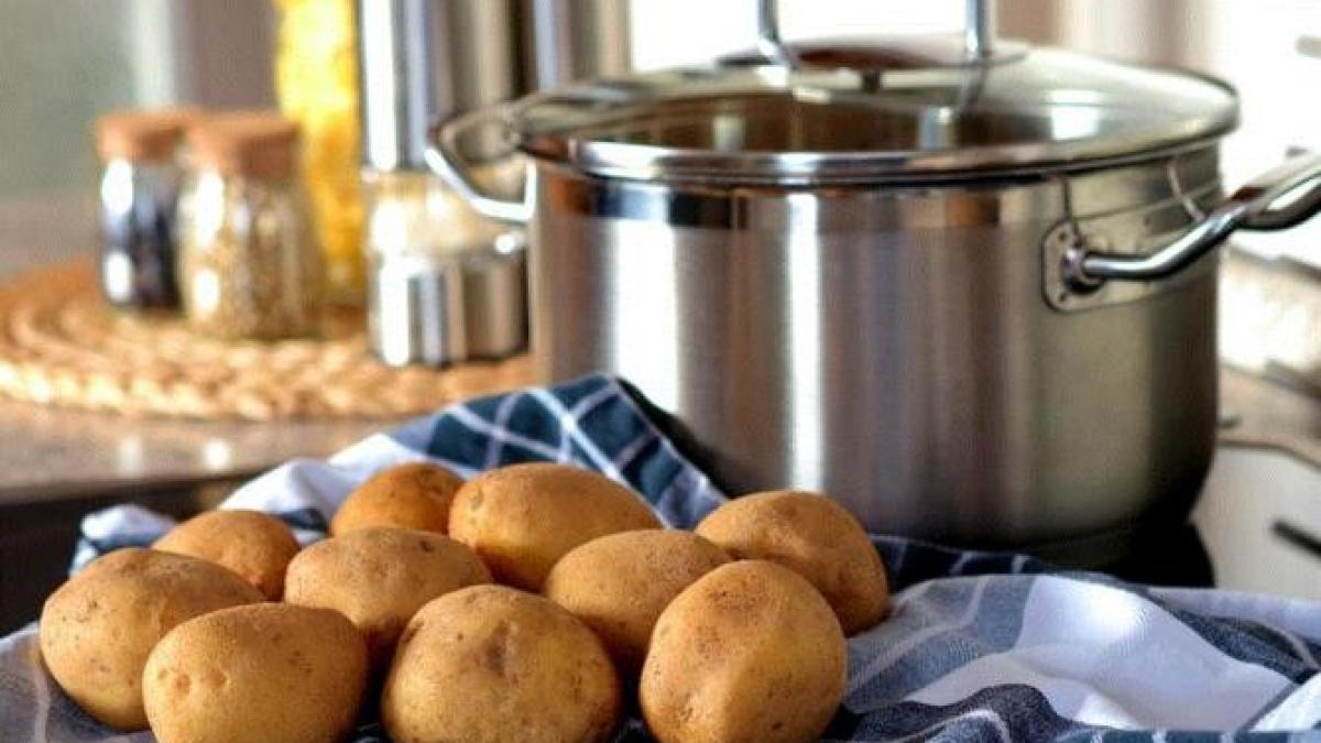 ce-se-intampla-daca-pui-cartofii-in-apa-inainte-de-a-i-praji----sfatul-bucatarilor-cu-experienta_63348900