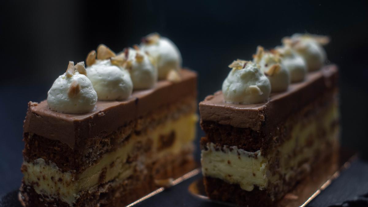 prajitura-la-tava--reteta--se-consuma-rece--de-la-frigider--ai-nevoie-de-8-linguri-faina--8-linguri-zahar-pudra--200g-unt----_89838700