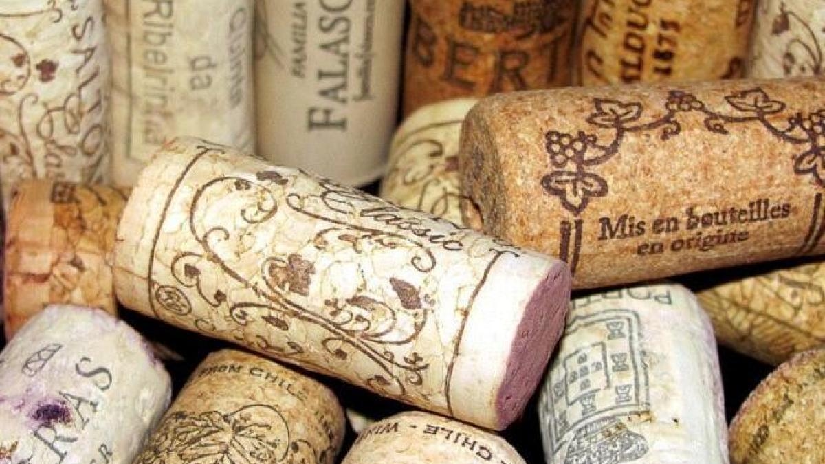 pune-dopurile-de-pluta-intr-un-borcan-cu-alcool---vei-economisi-timp-si-bani_32426800