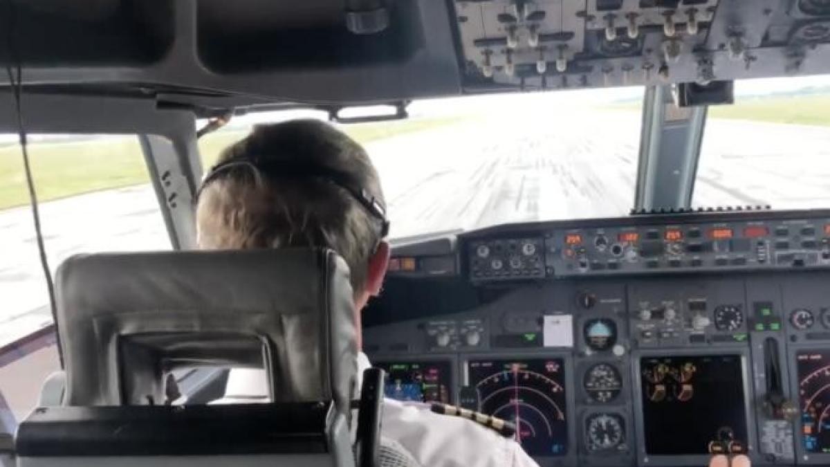 cabina-pilot-tarom_56480400