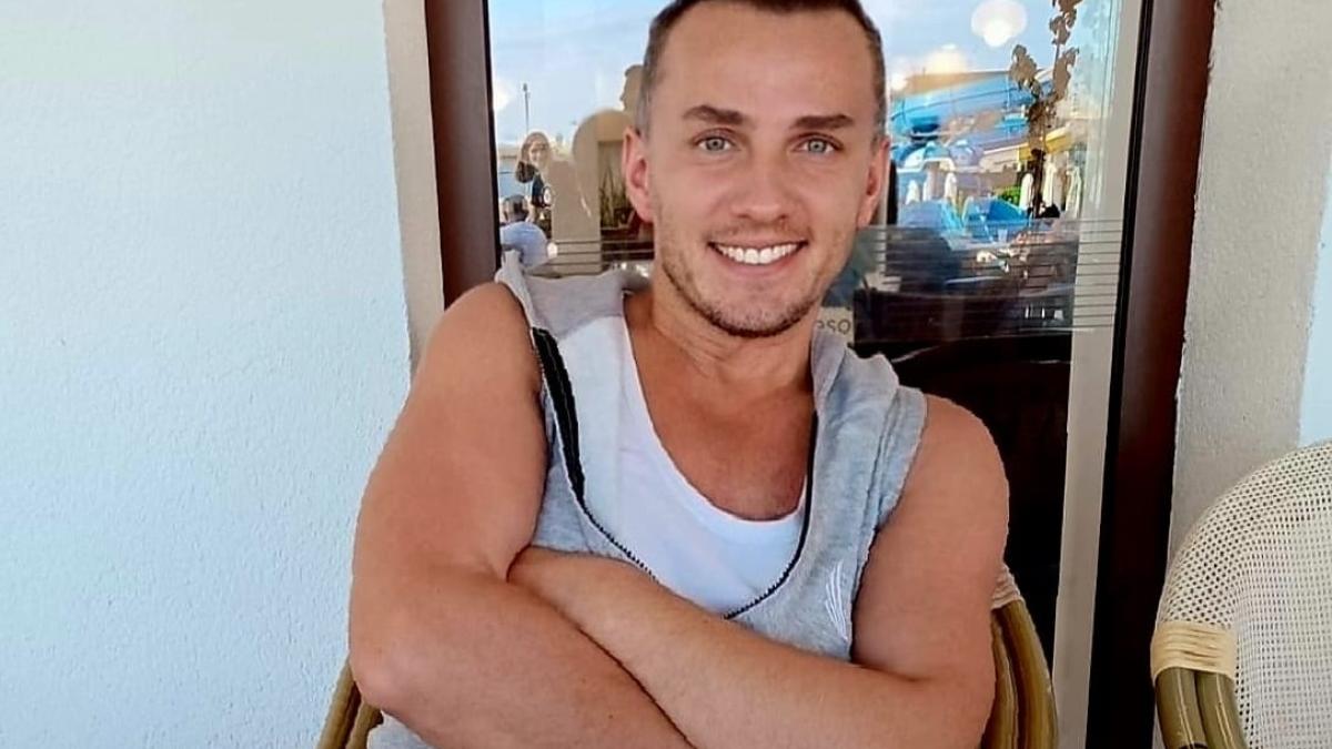 imi-sta-bine-si-bronzat--mihai-traistariu--foarte-atent-la-felul-in-care-arata-mai-fac-burtica--dar-doua-kilograme-le-dau-repede-jos-2_21464000