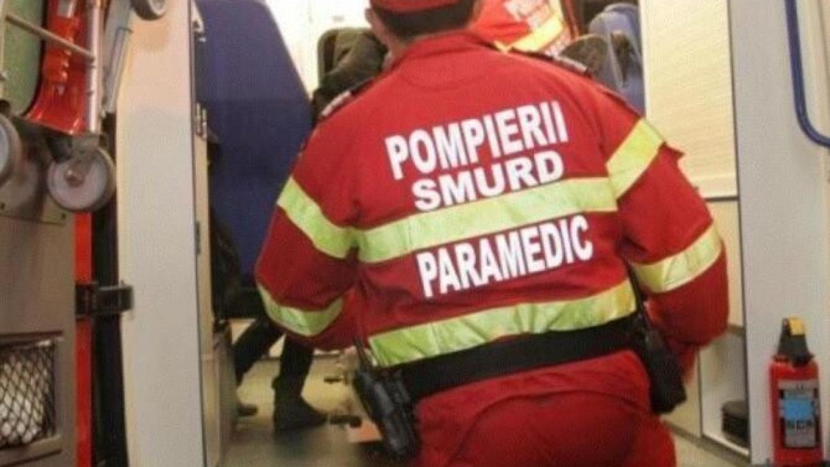 coliziune-frontala-intre-un-camion-si-un-automobil--pe-valea-oltului--trei-persoane--incarcerate_43528500