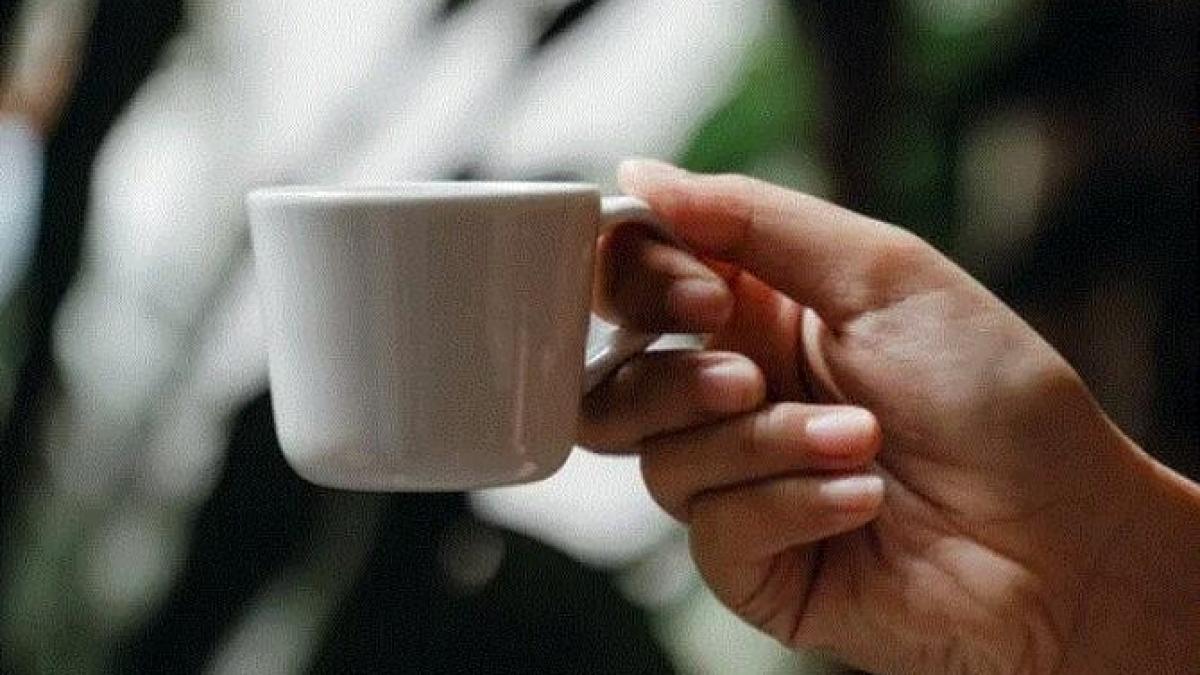 cum-putem-lipi-o-ceasca-de-portelan-sparta-fara-lipici--metoda-originala_65283600