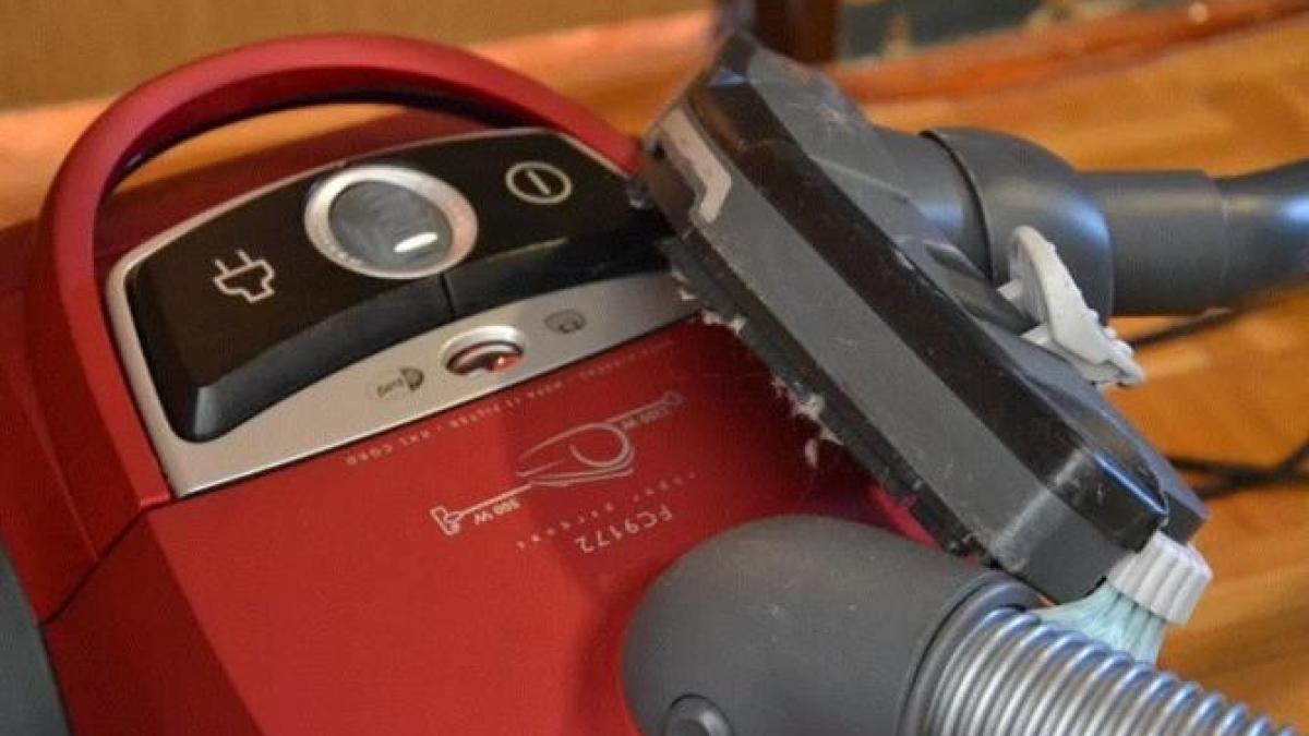 gospodinele-intelepte-pun-o-lingura-de-detergent-in-aspirator---vei-fi-surprins-cand-vei-afla-de-ce_87056600