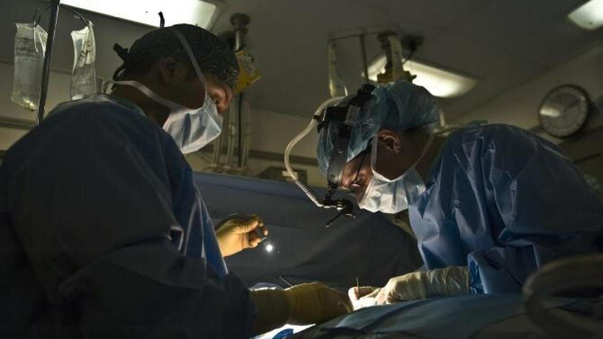 operatie-copil-statuie_11236600