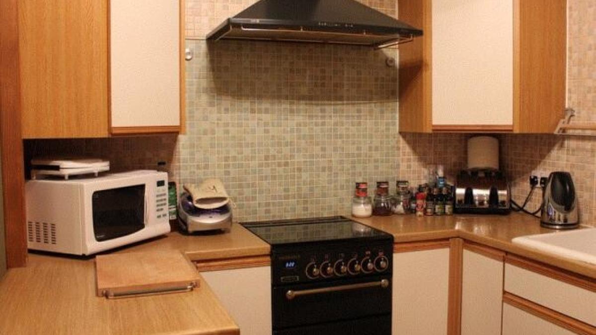 patru-greseli-frecvente-care-distrug-cuptorul-cu-microunde----incetati-sa-faceti-asta_03348200