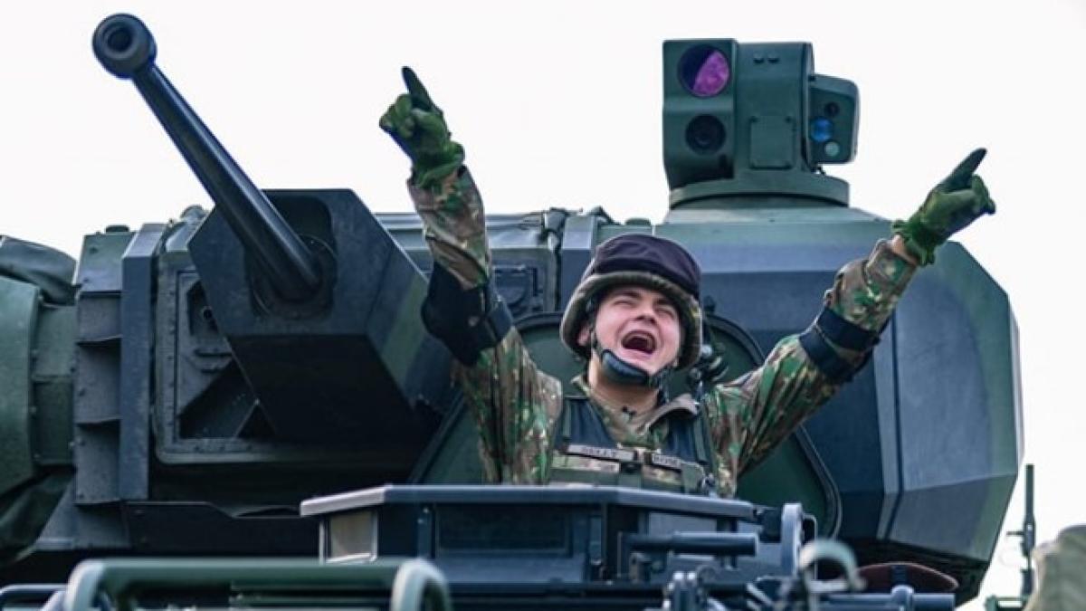 selly-s-a-alaturat-armatei-romane_92230800