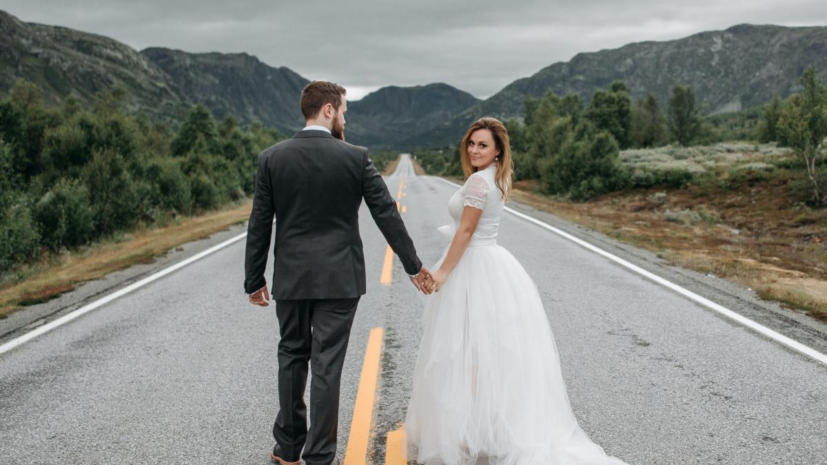 un-barbat-si-a-dus-mireasa-la-nunta-cu-tirul_48104500