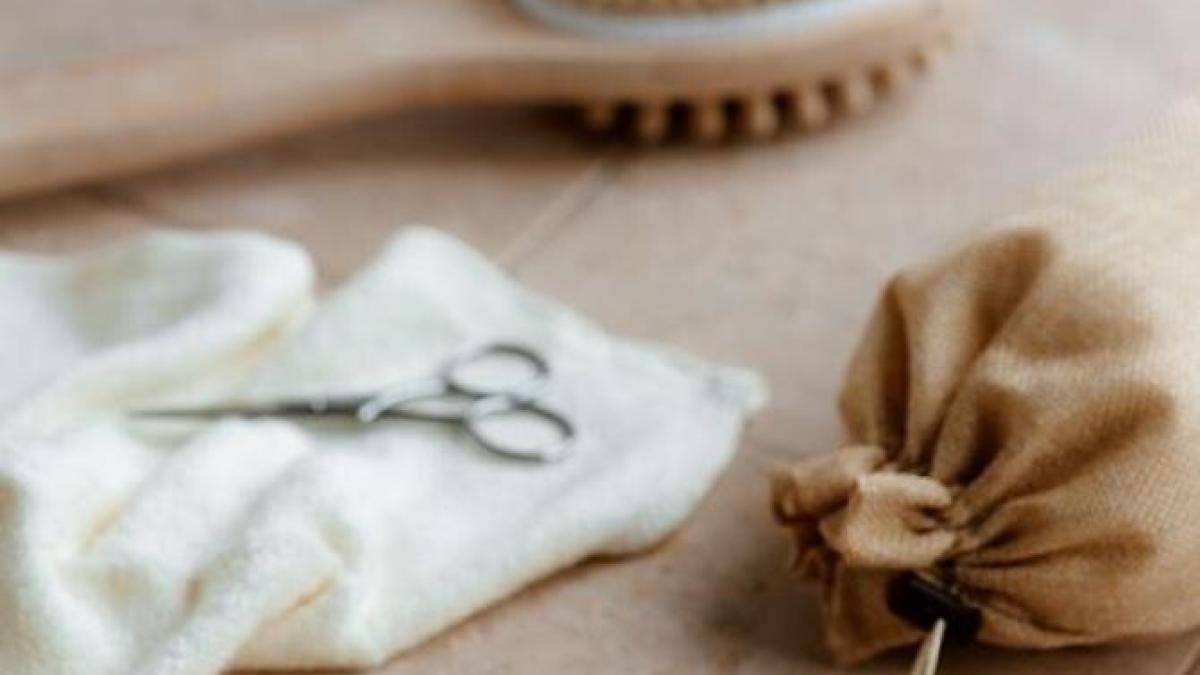 cum-se-curata-usor-orice-pieptene---trucuri-de-ingrijire-a-accesoriilor-de-par--dezvaluite-de-hair-stylisti_71993600