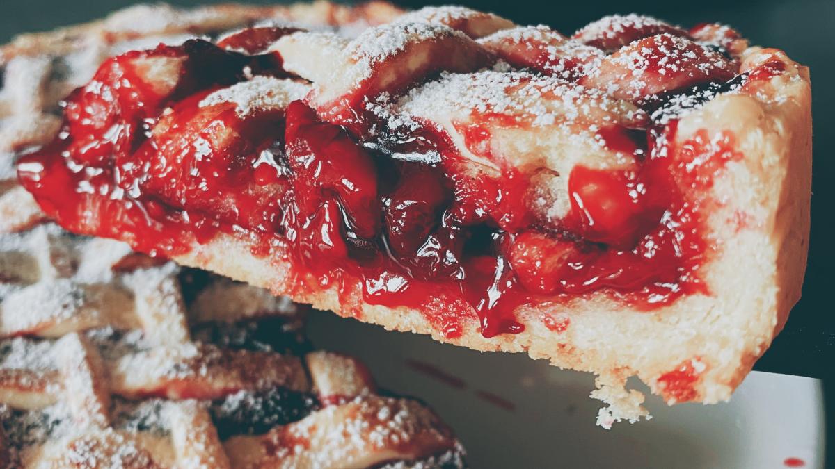 placinta-nemteasca-plina-cu-visine-si-smantana--cea-mai-buna-idee-pentru-weekend--este-senzationala_89746000