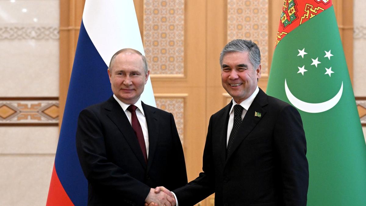 putin--fostului-presedinte-al-turkmenistanului_39327800