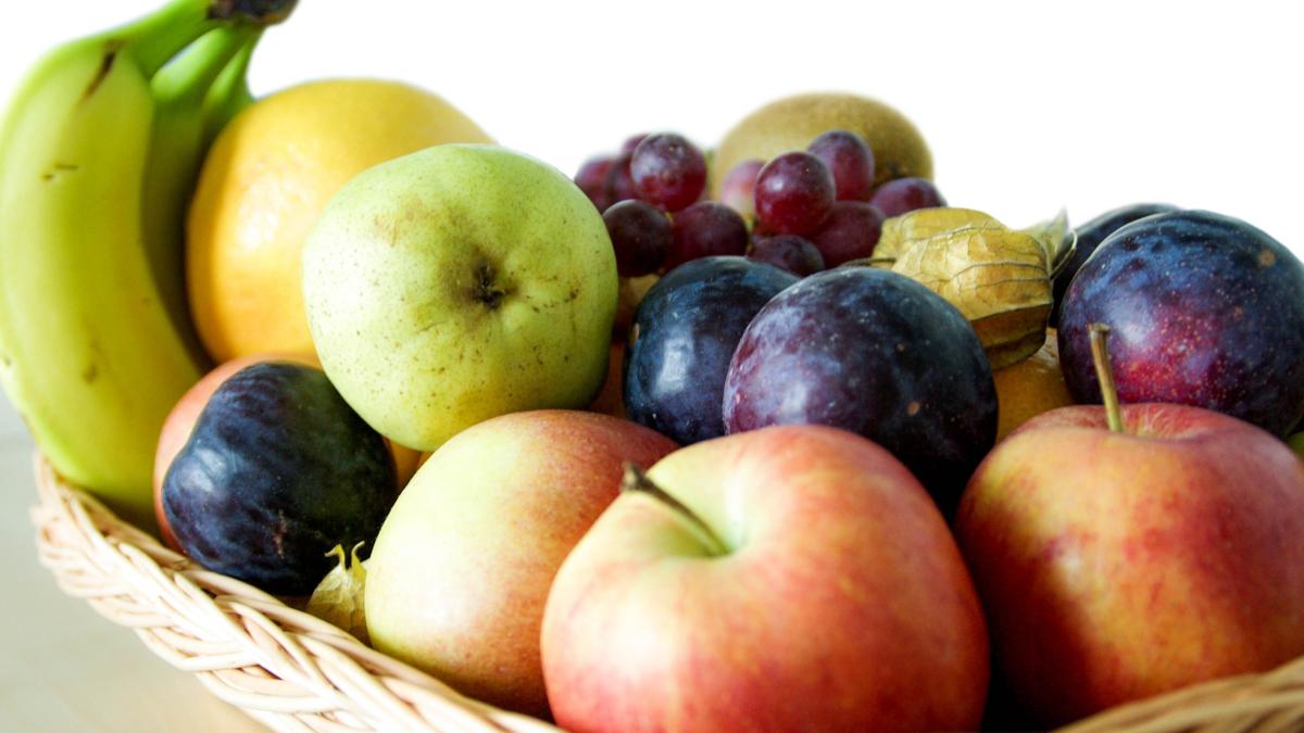 prunele-sau-strugurii-care-sunt-ingrasa-mai-mult--bilic-fac-grasime-pe-burta_65698400