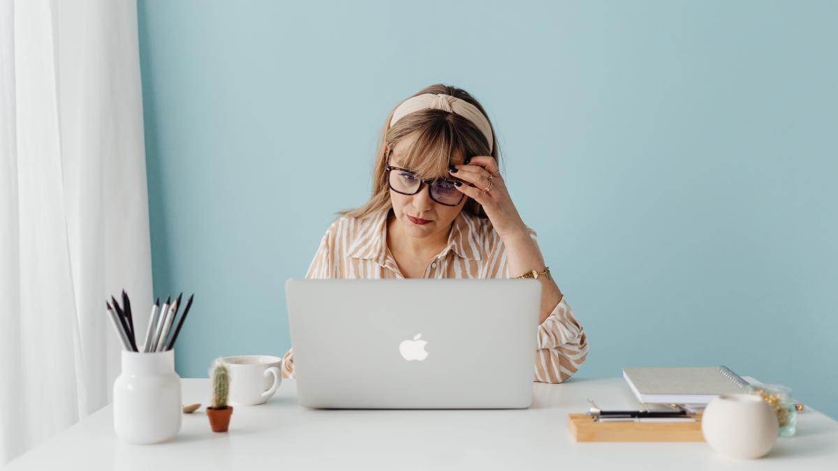 medicul-ovidiu-gramescu-recomanda-pauze-sau-schimbarea-pozitiei-pentru-cei-care-lucreaza-la-birou_33726900