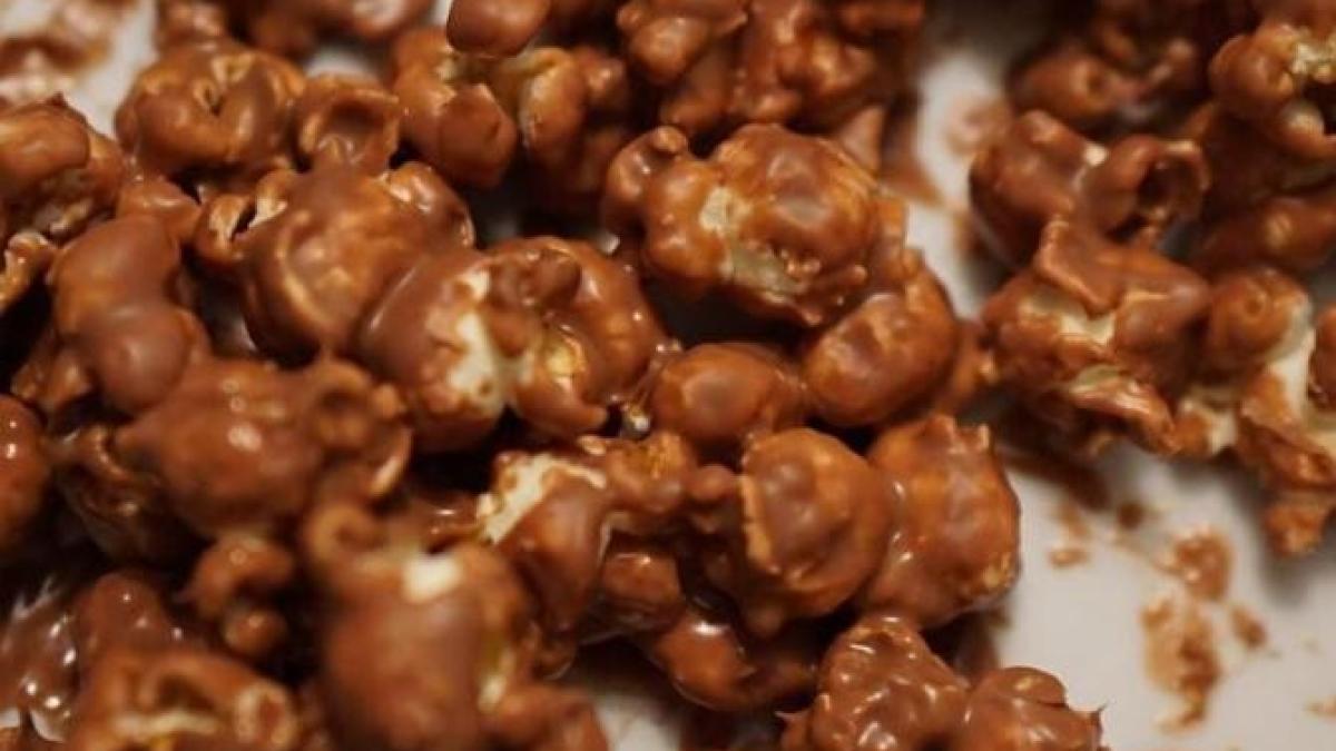 popcorn-cu-ciocolata---transforma-un-preparat-simplu-intr-o-gustare-delicioasa_15543300