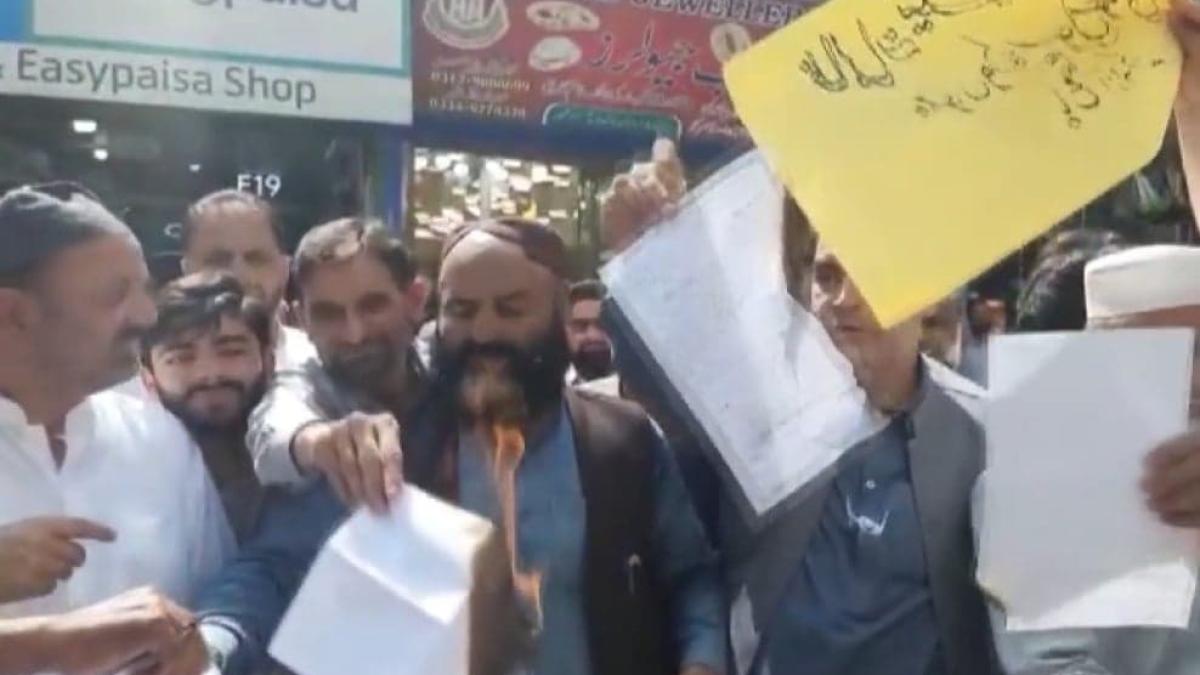 proteste-violente-in-pakistan--complesiti-de-preturile-mari-la-energie--oamenii-au-ars-facturile_63351100