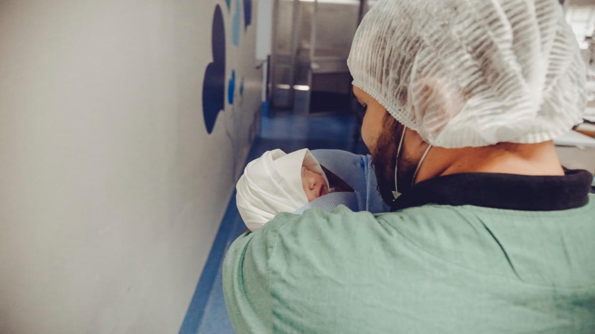 un-nou-nascut-cu-peste-100-de-tumori-a-supravietuit-dupa-aproape-o-mie-de-sedinte-de-chimioterapie_53120600