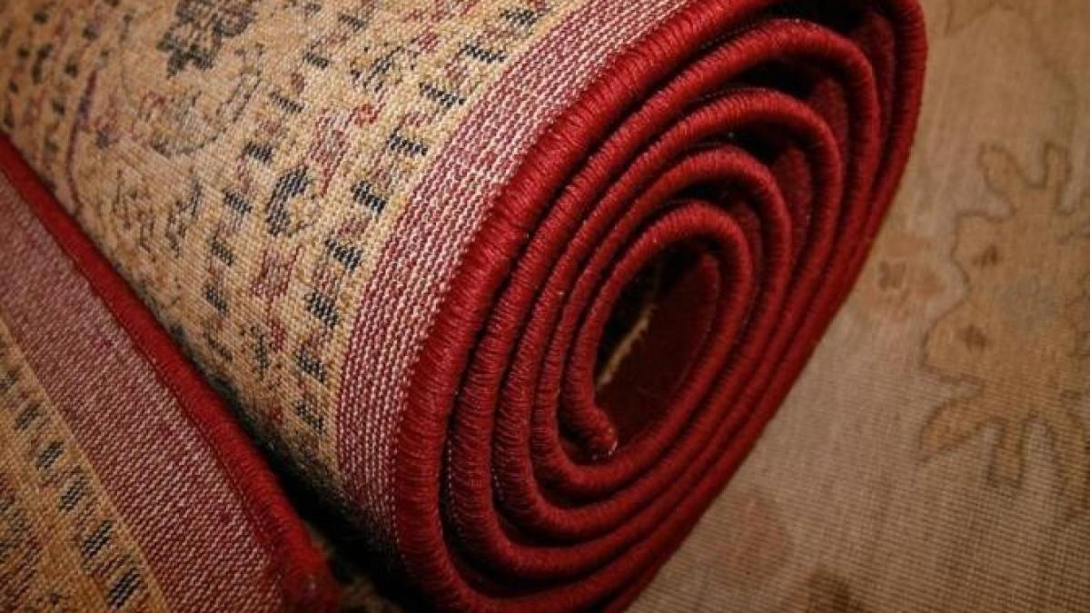 curata-covorul-in-doar-10-minute---foloseste-aceasta-solutie--dezvaluita-de-gospodinele-pricepute_77082600