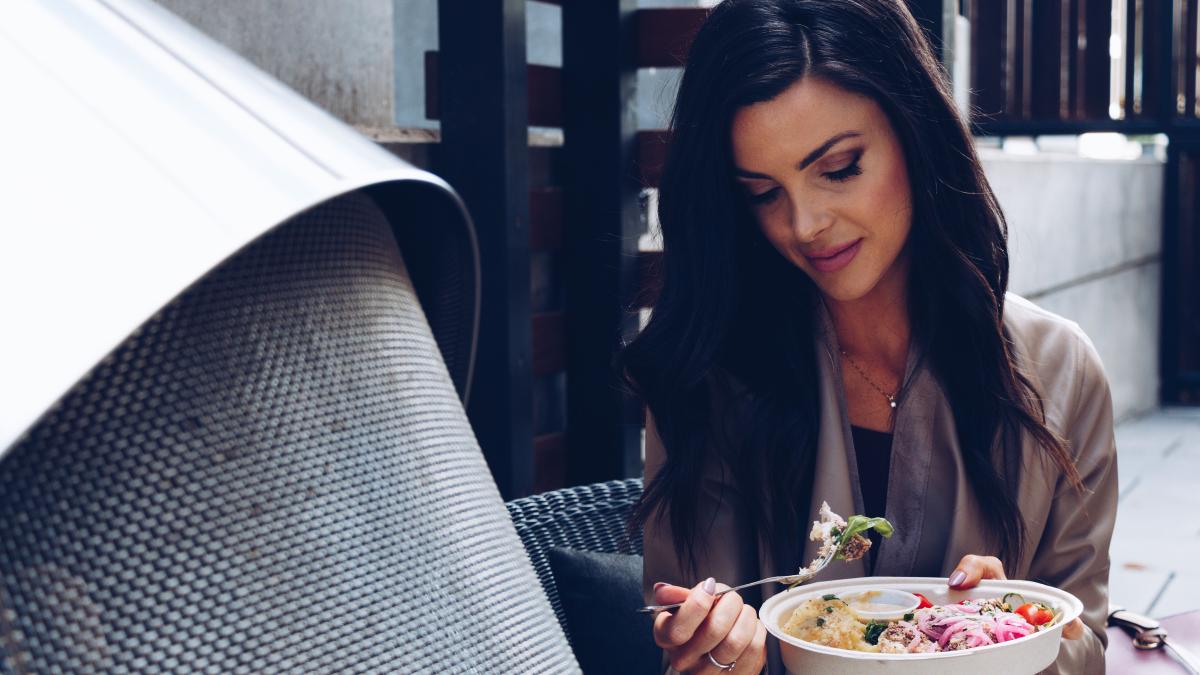 opriti-va--scuipati--lasati-in-farfurie--aruncati--bilic-atrage-atentia-ne-ingrasam-din-mancare-nesanatoasa--dar-mai-ales-din-cea-sanatoasa_90472500