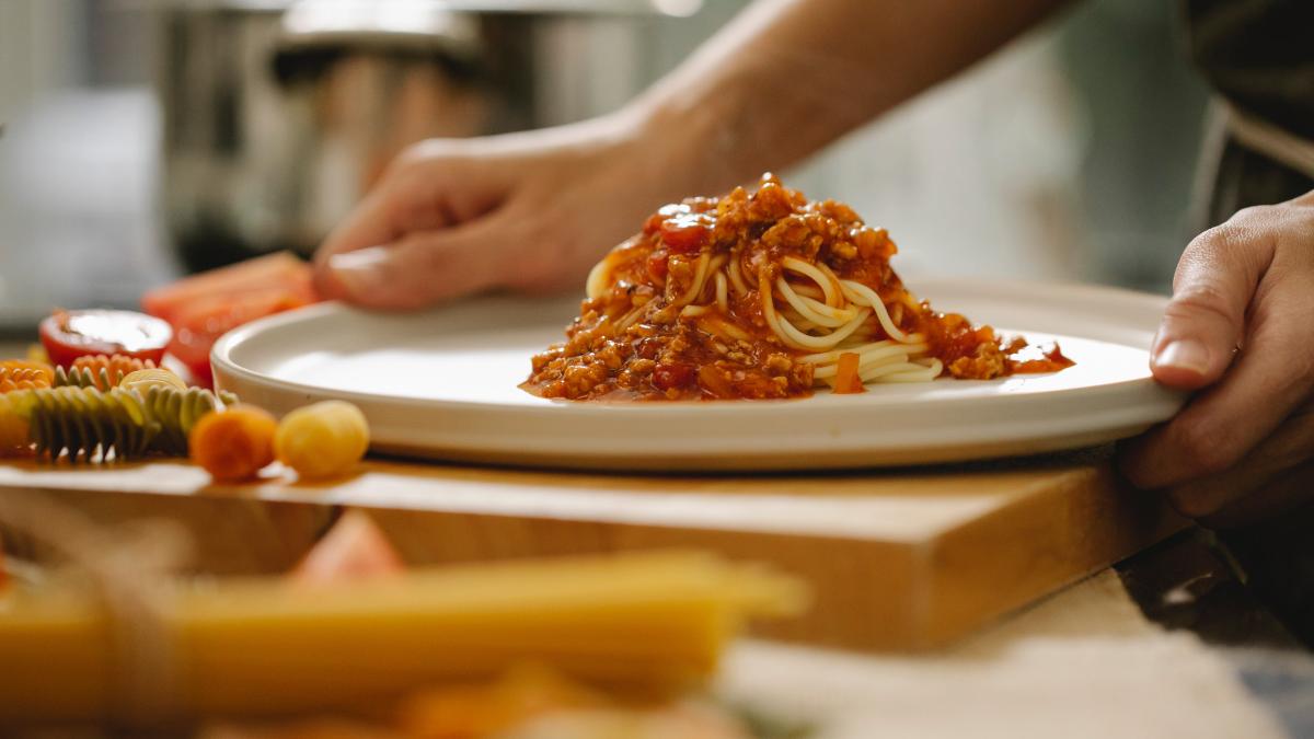 paste-bolognese-la-cuptor--reteta-pe-care-o-poate-prepara-oricine_27015600