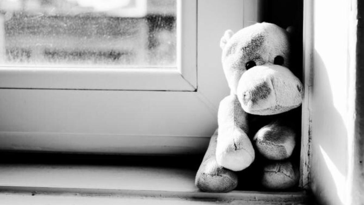 albiti-rapid-si-eficient-un-pervaz-din-plastic----putine-gospodinele-cunosc-acest-truc--va-fi-alb-ca-zapada_70606300