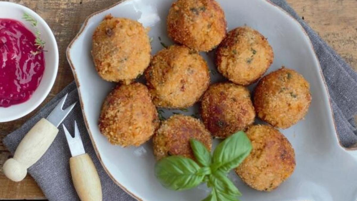 chiftelute-crocante-cu-branza-si-sunca----nu-le-ai-mai-facut-niciodata-asa--sunt-delicioase_58034400