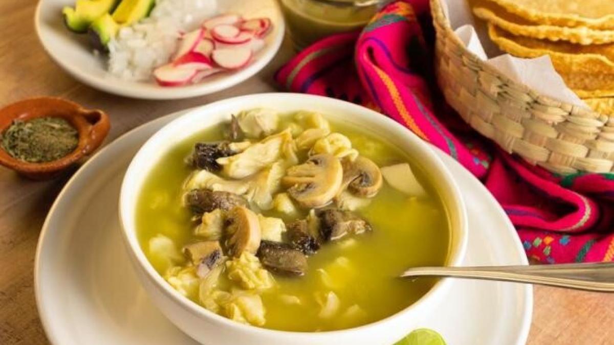 supa-de-ciuperci-cu-sos-de-rosii-----consistenta--simpla-si-fara-carne_50215100