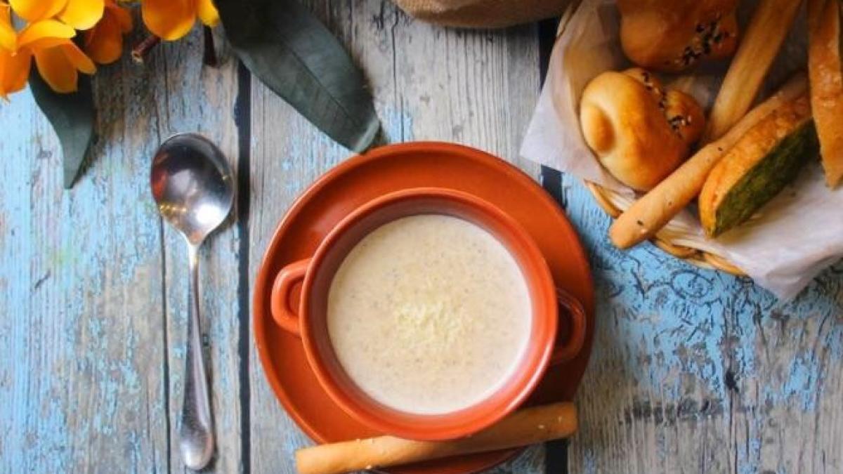 supa-de-usturoi--cu-un-gust-bogat-si-o-textura-delicata--reteta-spaniola_95650900