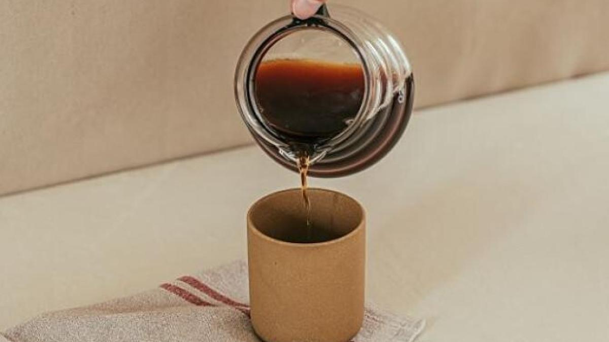 cum-sa-indepartezi-petele-de-cafea-de-pe-tesaturi---trei-moduri--dezvaluite-de-gospodinele-cu-experienta_56073000