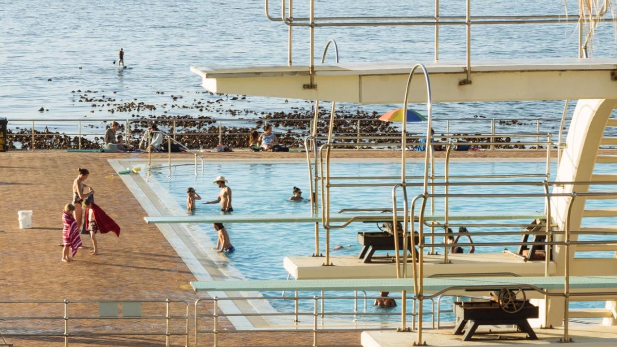 se-inchid-bazinele-publice-din-franta_73815500