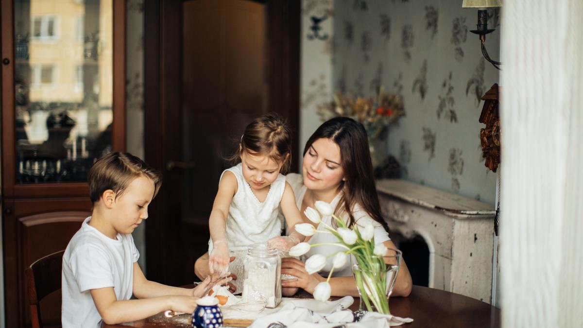 cum-slabesti-cand-ai-copii---cele-mai-mari-greseli-pe-care-le-faci--cori-gramescu-practica-foarte-comuna-la-mamele-cu-copii-mici_23111600