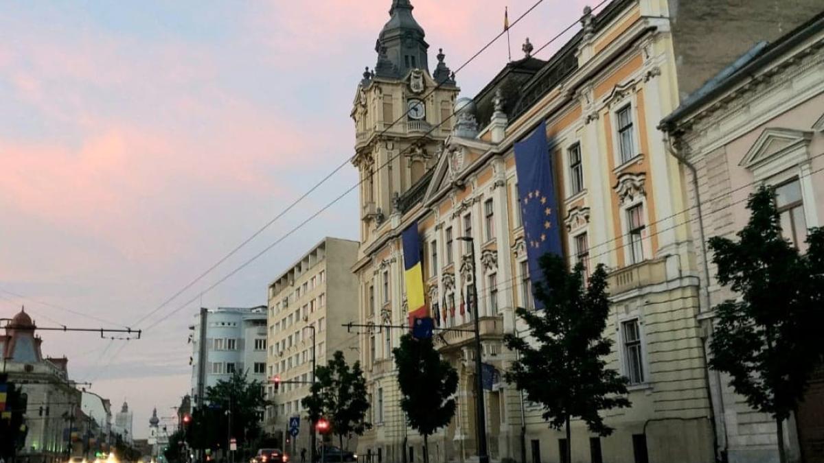 de-ce-vrea-primaria-cluj-sa-demoleze-crucea-de-pe-cetatuie---monumentul-eroilor-neamului--cu-o-inaltime-de-23-metri--emblema-a-orasului_24927900