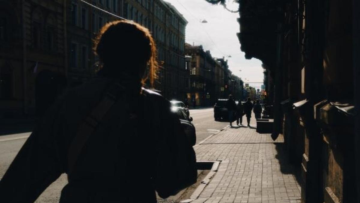 oameni_pe_strada_foto_pexels_91948500